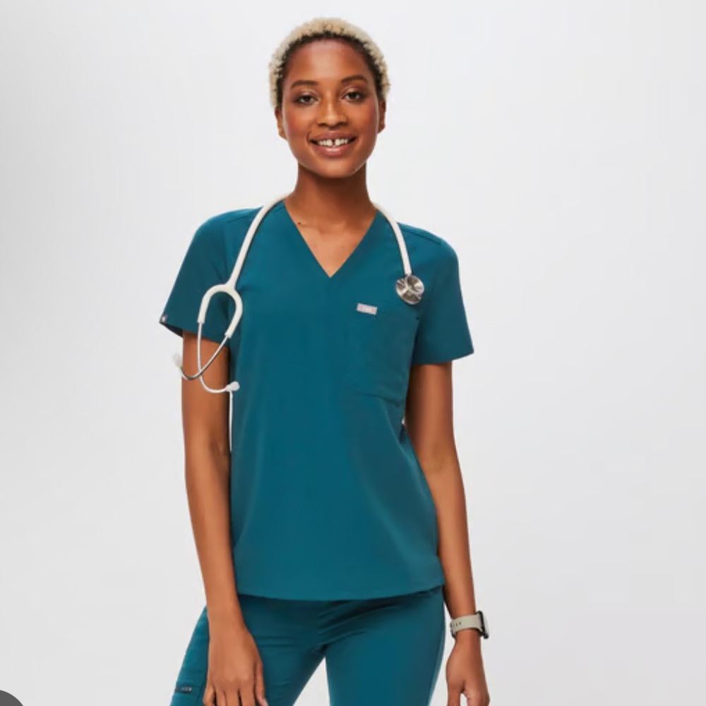 Figs one pocket Catarina scrub top. Caribbean blue.